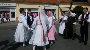 Mali folkloraši KUD-a Klek na Dječjim Vinkovačkim jesenima