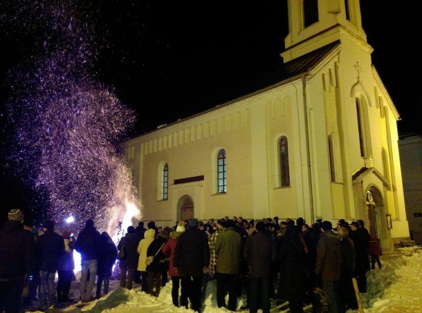 Paljenjem badnjaka pravoslavni vjernici dočekuju Božić