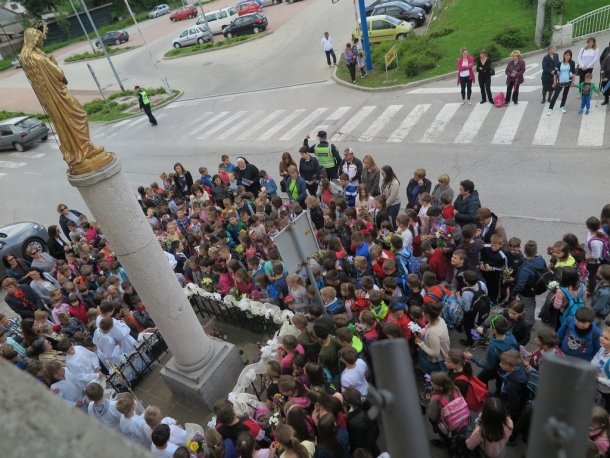 U čast Majčinog dana, mališani hodočastili Gospi Lomošćanskoj