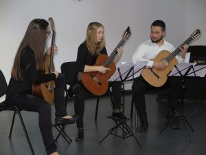 Učenici gitare Glazbene škole Karlovac, održali koncert u Ogulinu