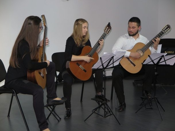 Učenici gitare Glazbene škole Karlovac, održali koncert u Ogulinu