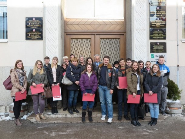 Učenicima i studentima uručeni ugovori o stipendiranju